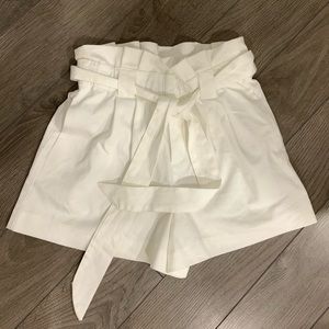 White highwasited paperbag shorts